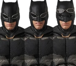 MAFEX Batman Tactical Suit Ver. (Justice League)