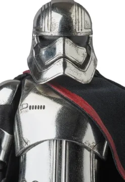 MAFEX Captain Phasma (Star Wars: The Force Awakens)