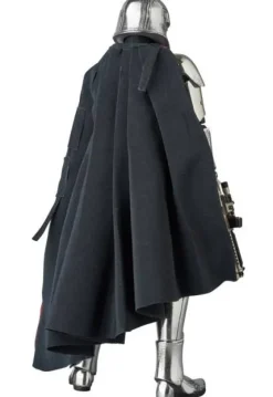 MAFEX Captain Phasma (Star Wars: The Force Awakens)