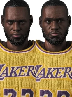 Mafex LeBron James (Los Angeles Lakers)