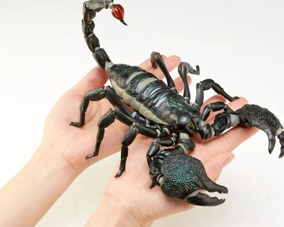 Revoltech Geo Pandinus Imperator (Emperor Scorpion)