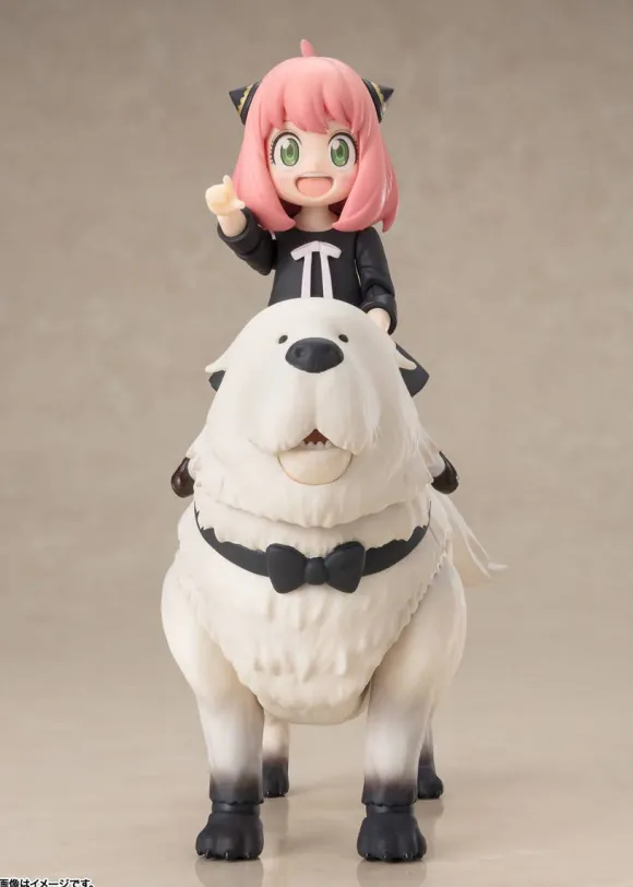 S.H.Figuarts Bond Forger with Anya